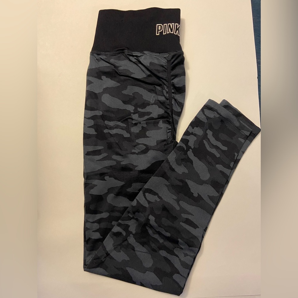 Victoria Secret: PINK- Grey & Black Camo Leggings